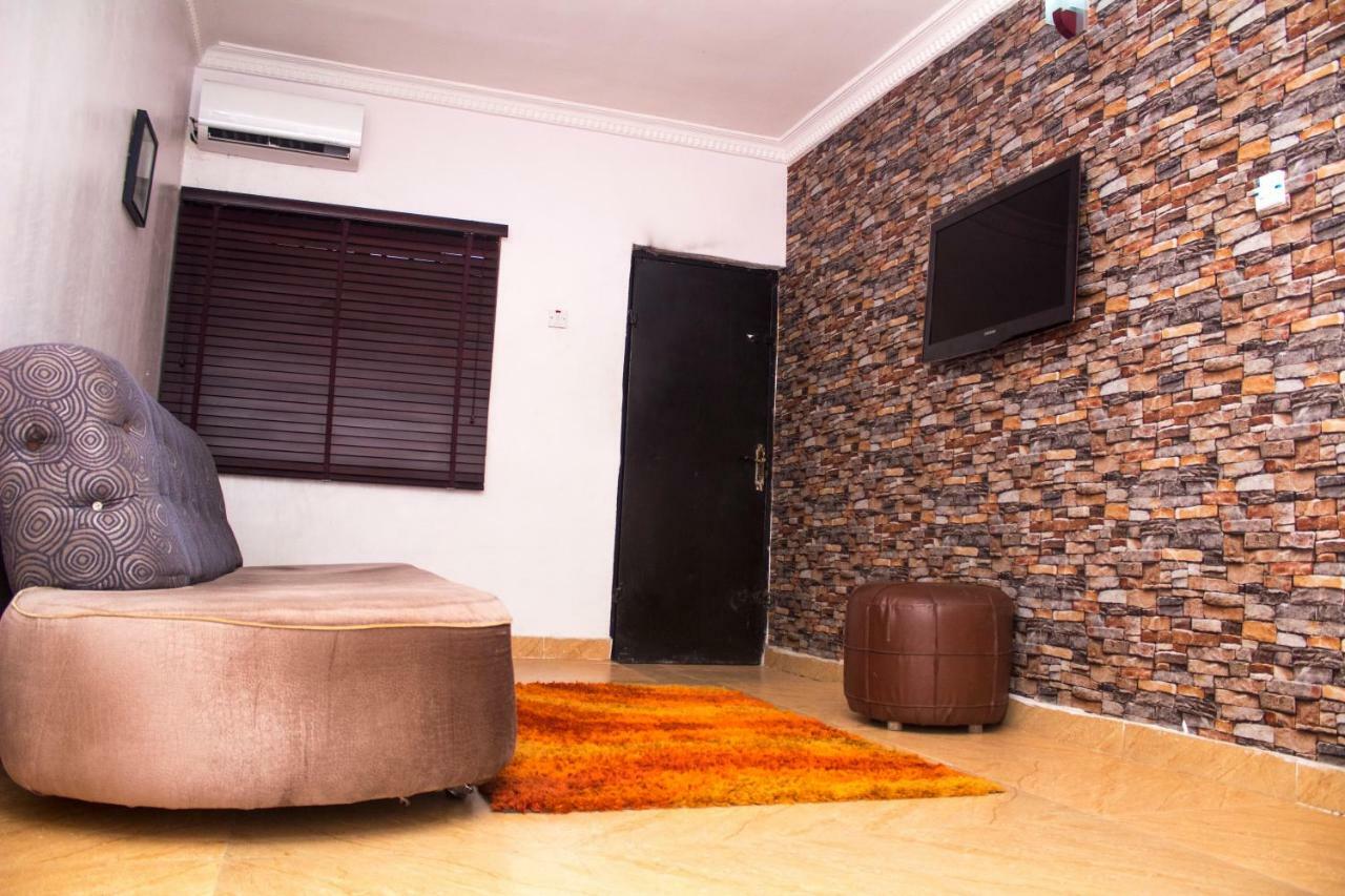 Studio 21 Hotel Ikeja Exterior photo