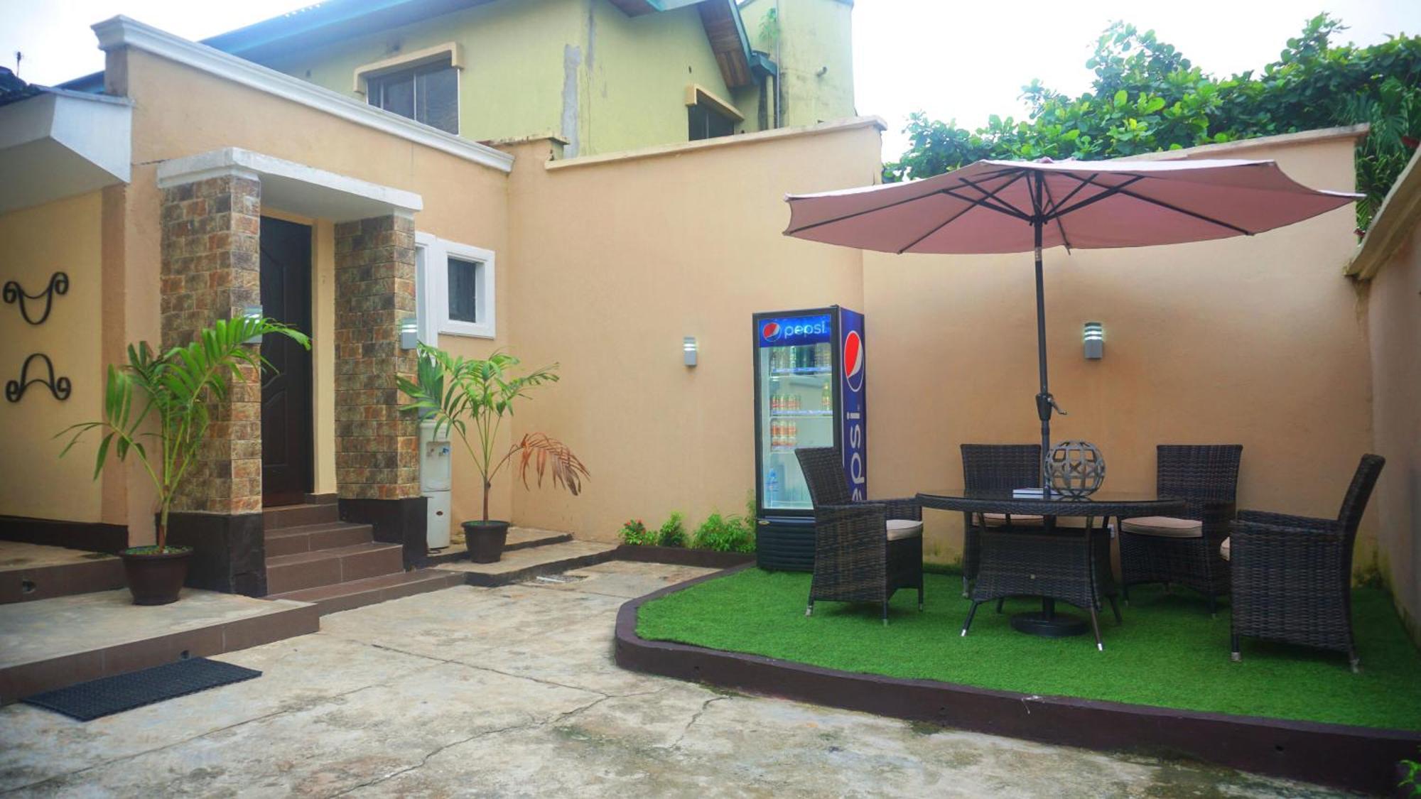 Studio 21 Hotel Ikeja Exterior photo